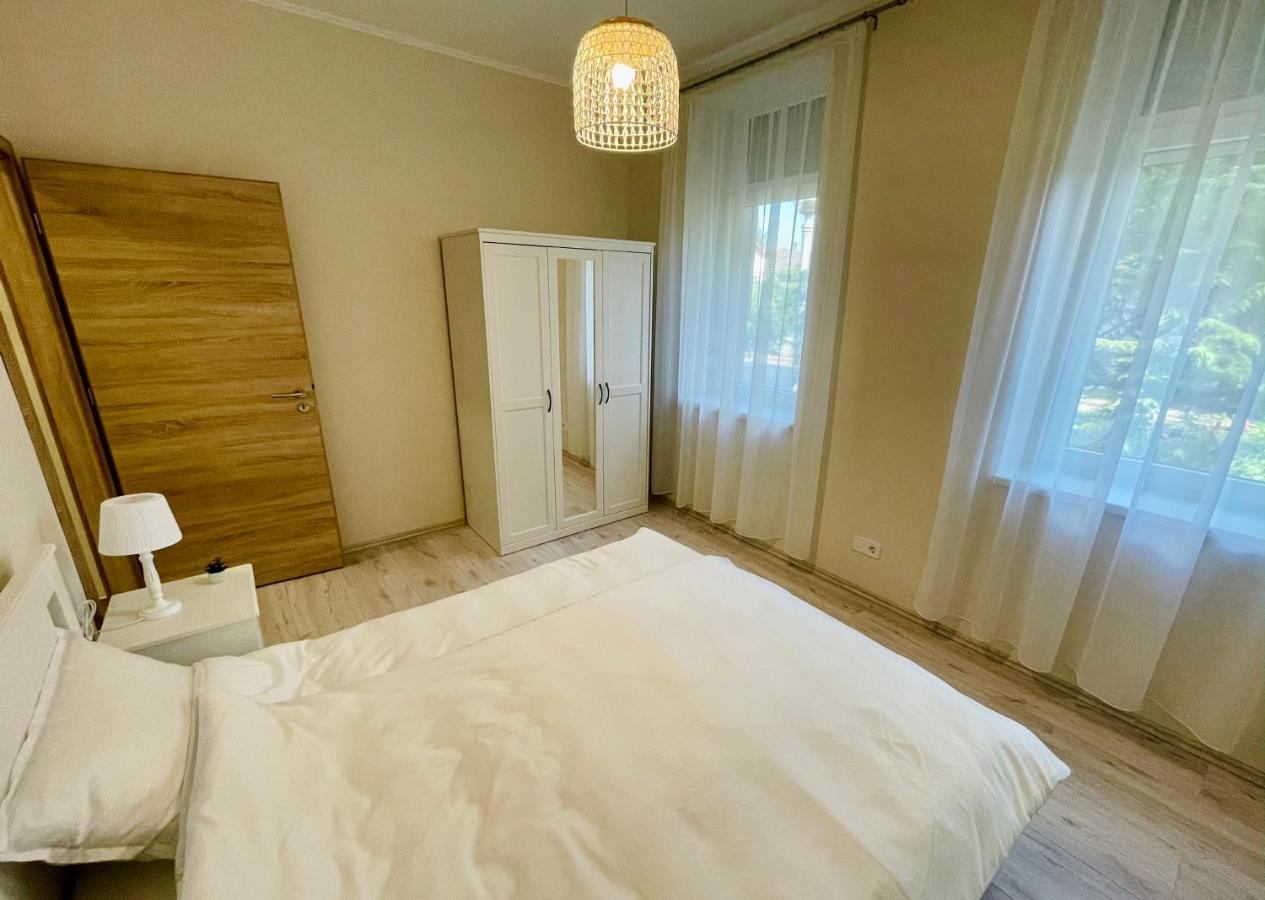 Voeroesmarty Apartmanhaz Makó Esterno foto