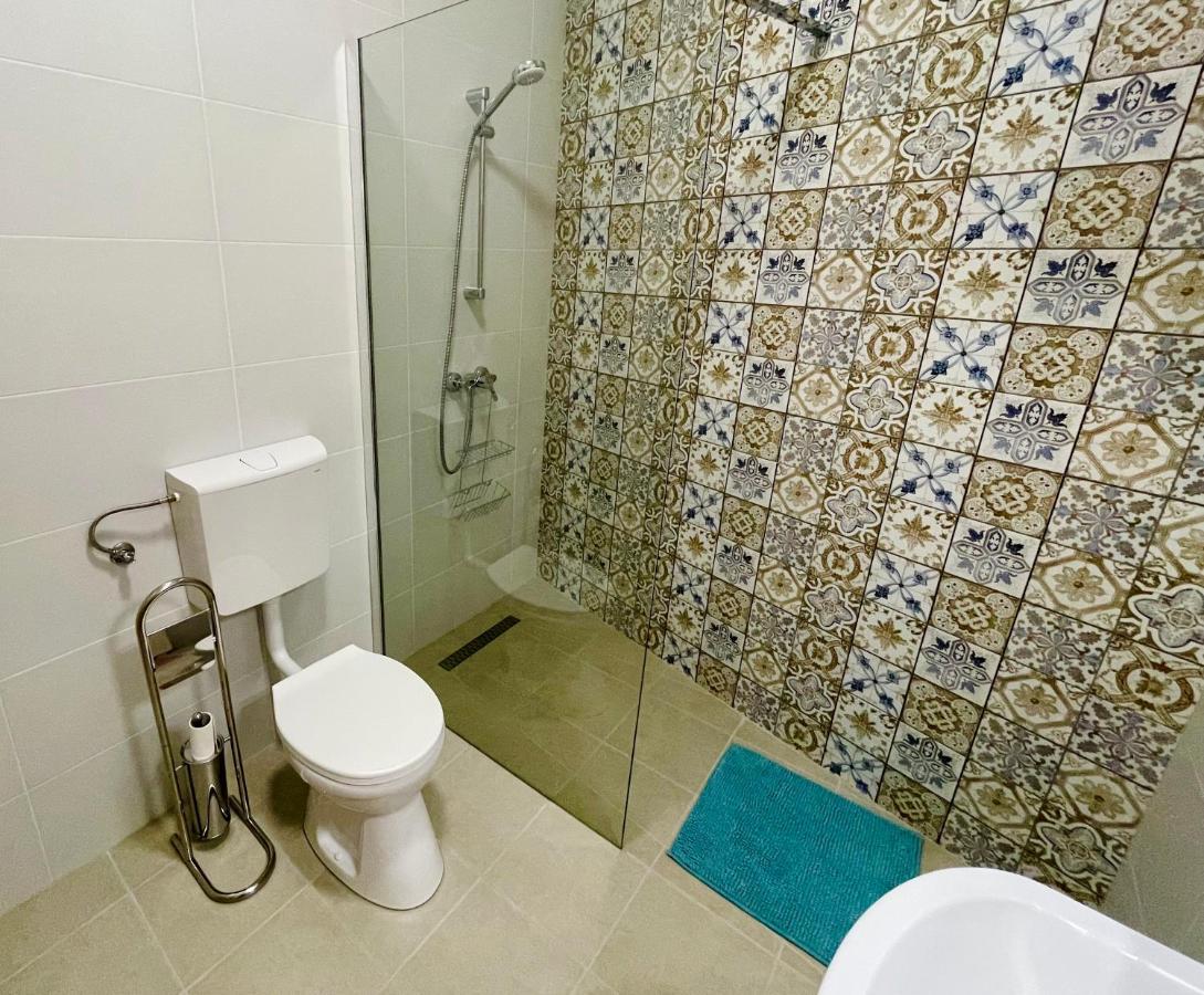 Voeroesmarty Apartmanhaz Makó Esterno foto