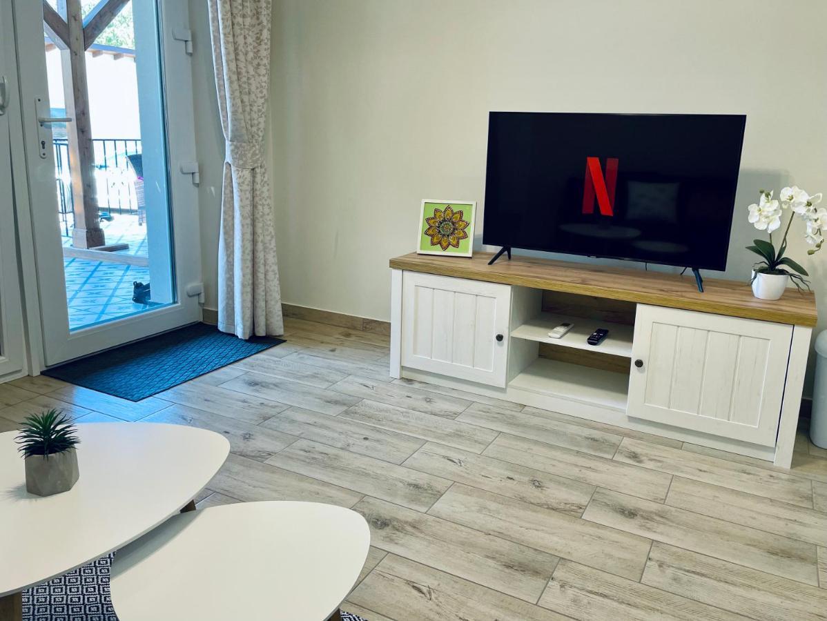 Voeroesmarty Apartmanhaz Makó Esterno foto