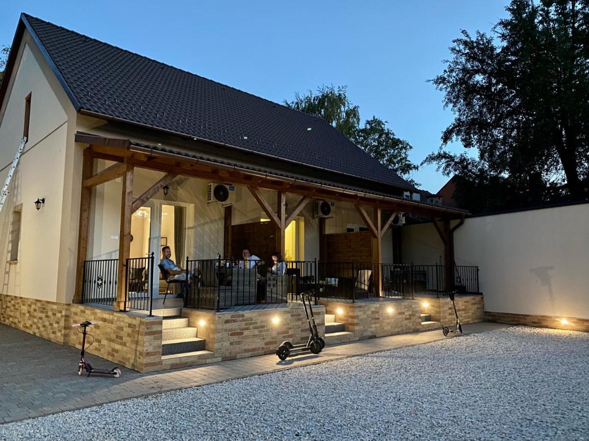 Voeroesmarty Apartmanhaz Makó Esterno foto