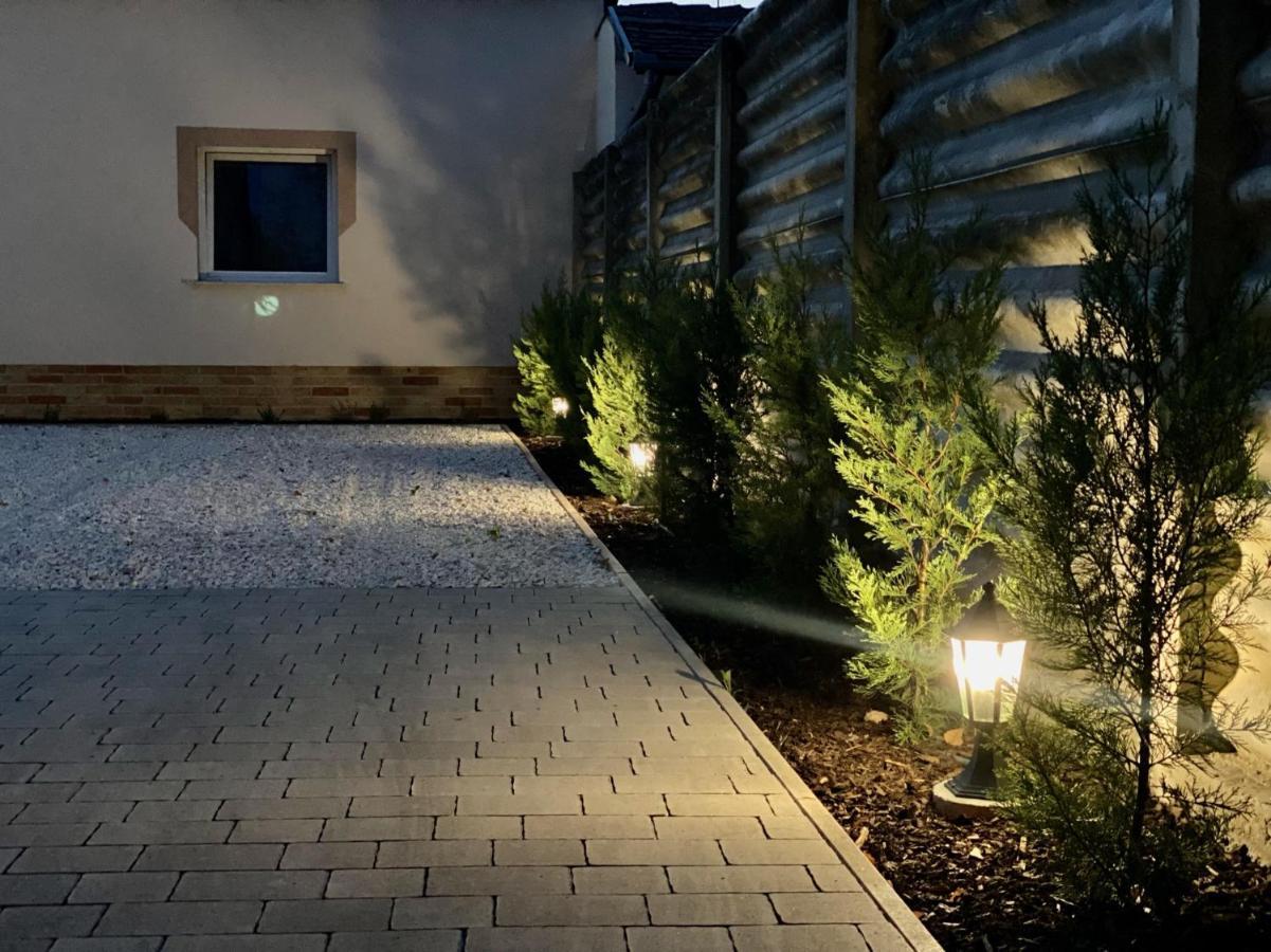 Voeroesmarty Apartmanhaz Makó Esterno foto