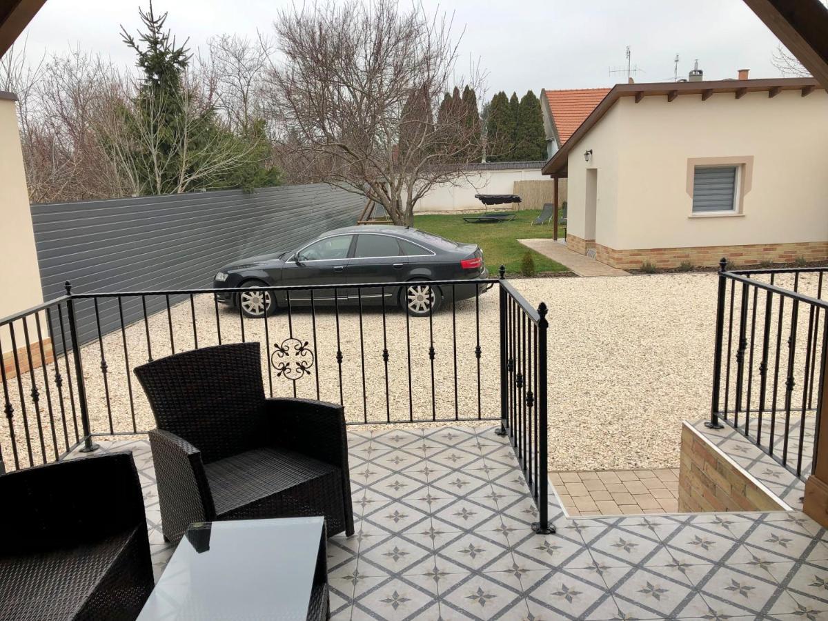 Voeroesmarty Apartmanhaz Makó Esterno foto