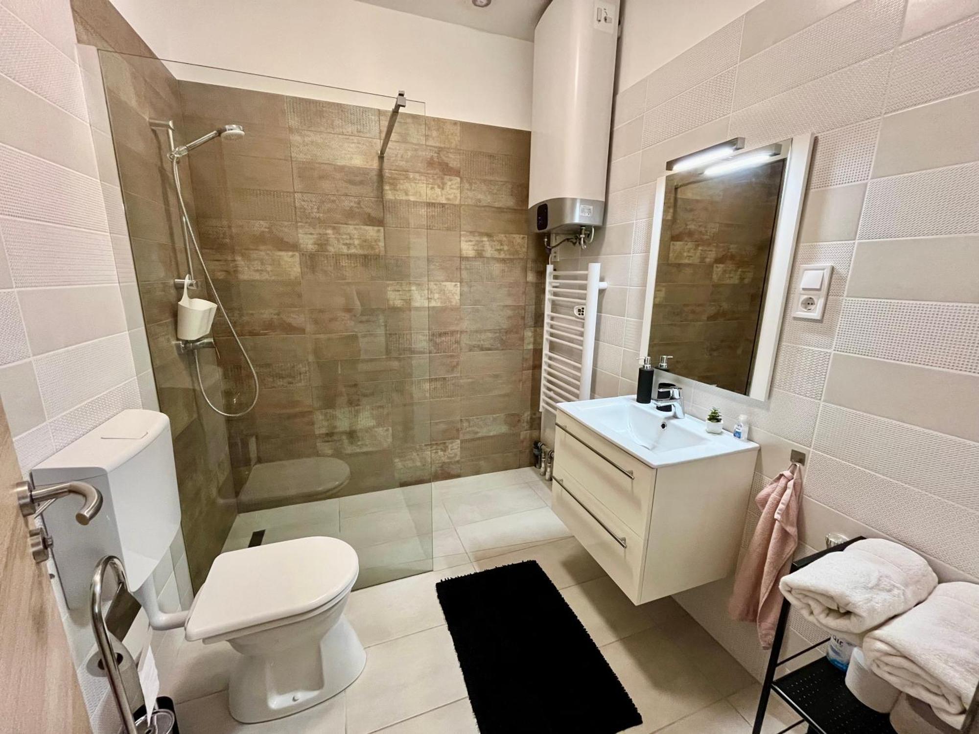 Voeroesmarty Apartmanhaz Makó Esterno foto