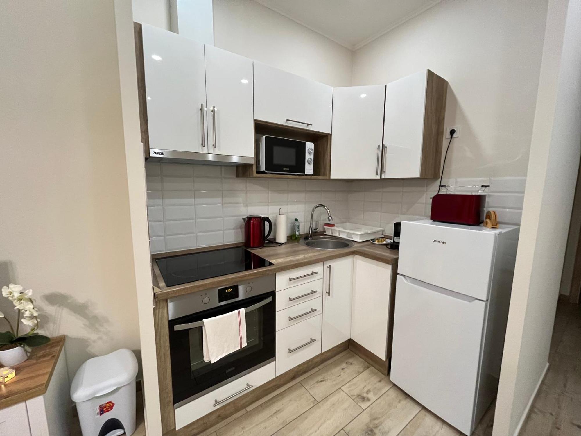 Voeroesmarty Apartmanhaz Makó Esterno foto