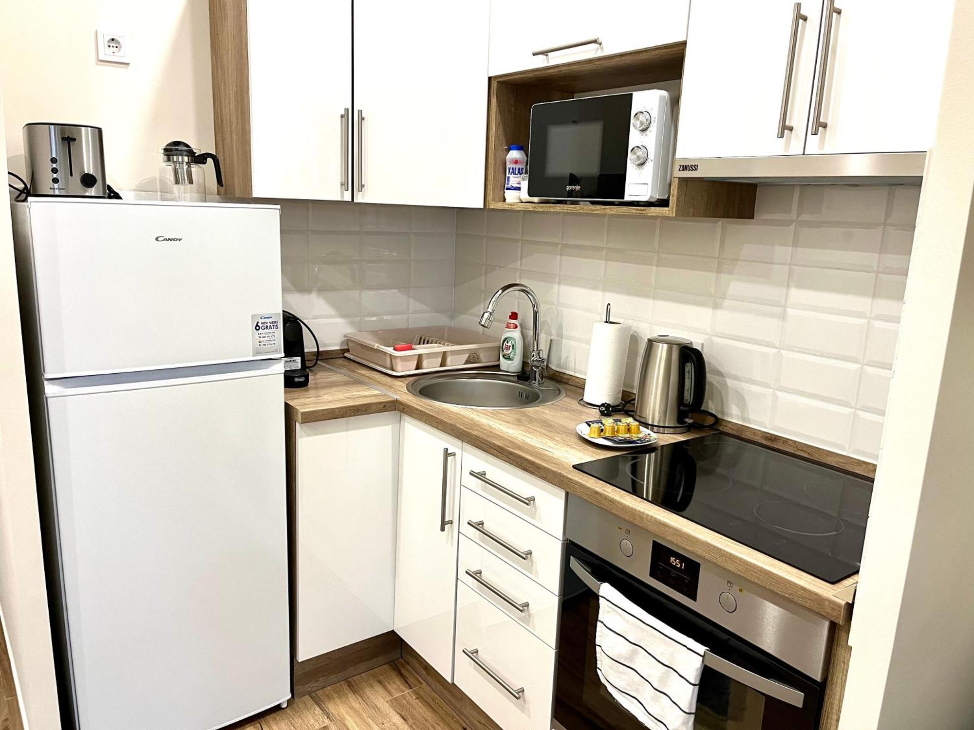 Voeroesmarty Apartmanhaz Makó Esterno foto