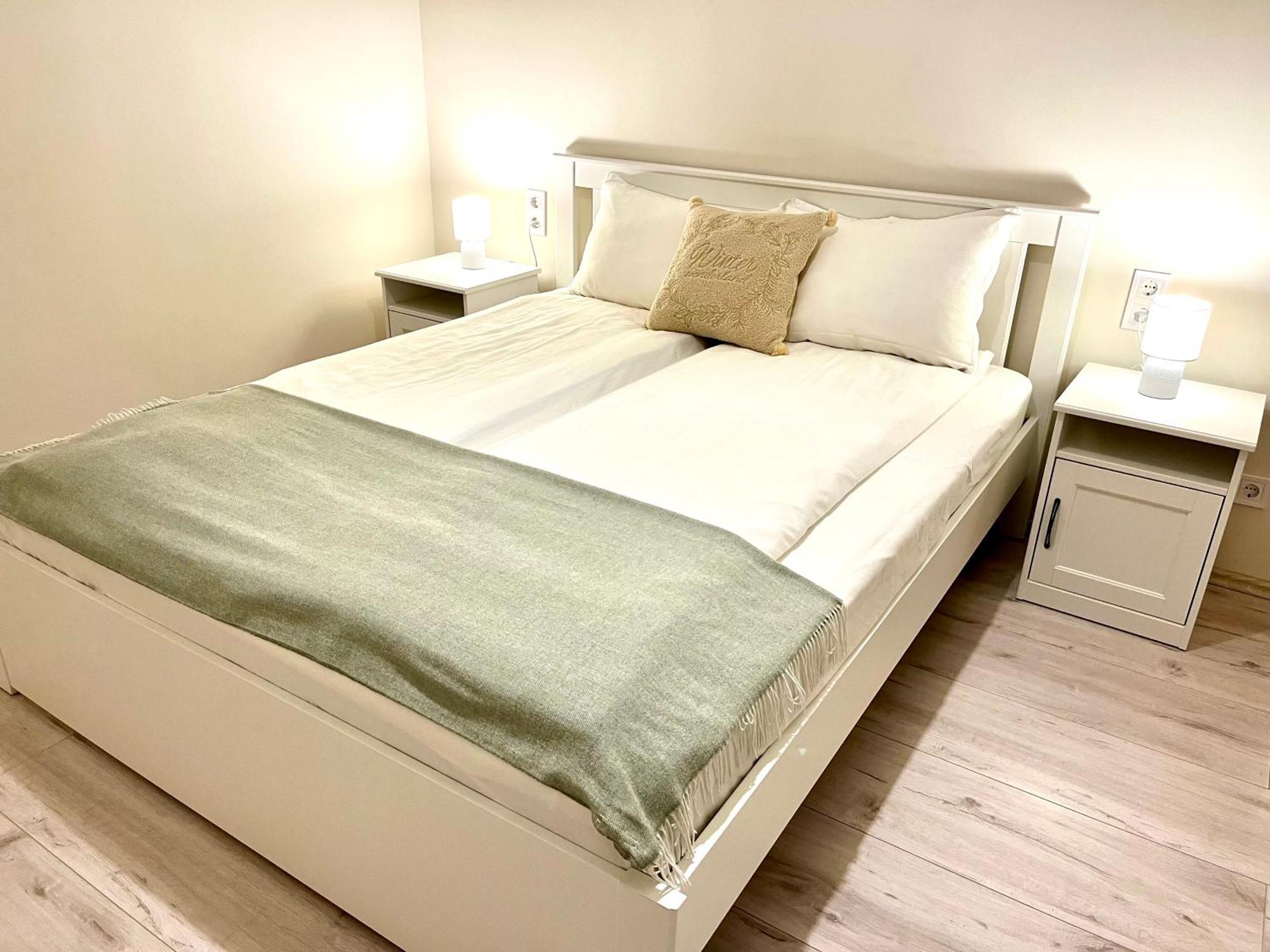 Voeroesmarty Apartmanhaz Makó Esterno foto